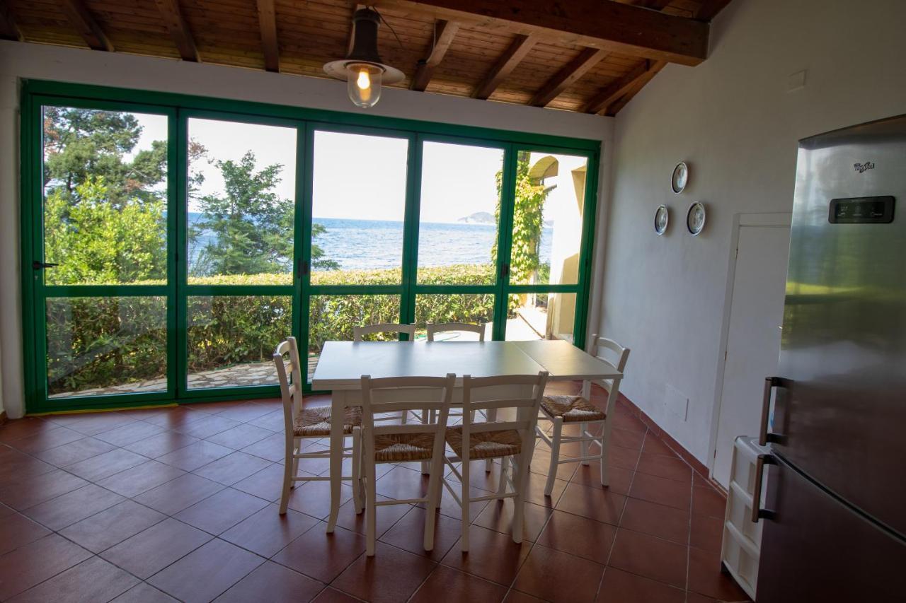 Villa Le Sprizze A Bordo Del Mare - Goelba Marciana Marina  Esterno foto